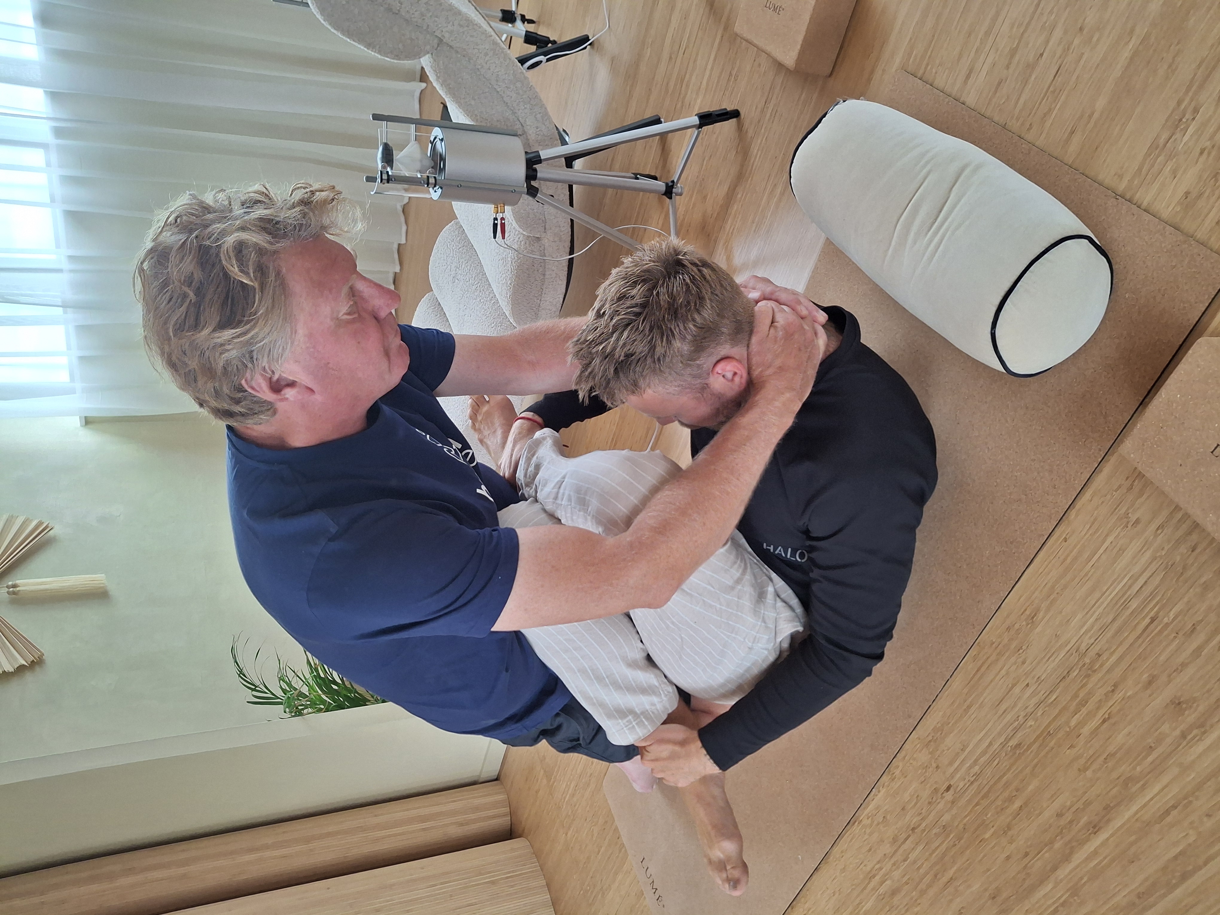 Hans Schokkenbroek working with a client in the treatment room